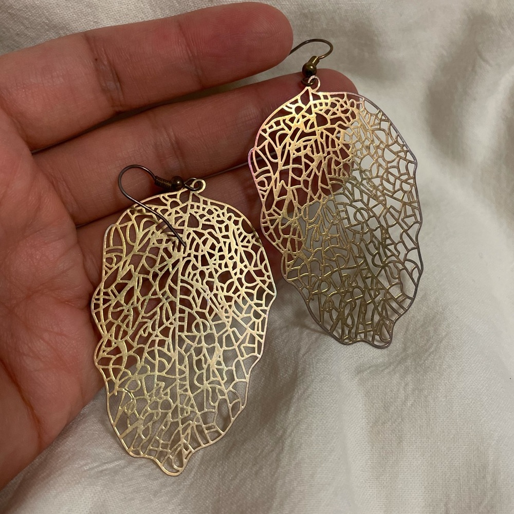 Gold Leaf Cut Out Earring
